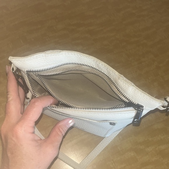 Viola Castellani creamy soft leather Crossbody Bag  gunmetal hardware preowned - Picture 6 of 11